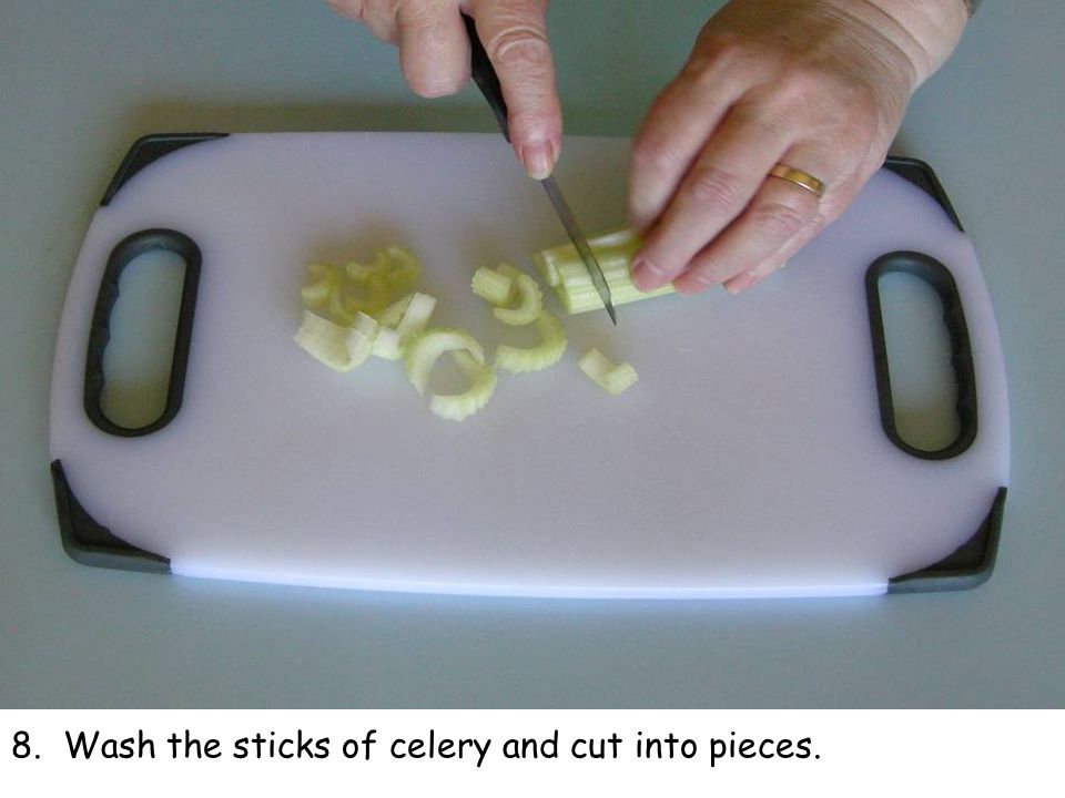 8. Wash the sticks of celery and cut into pieces.