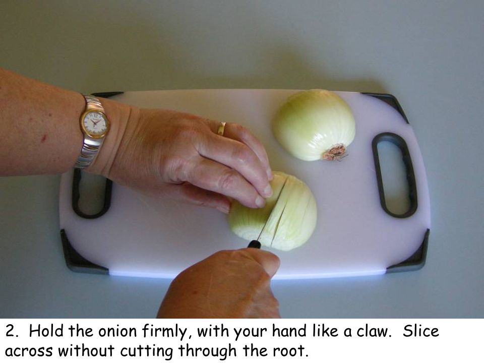 2. Hold the onion firmly, with your hand like a claw.