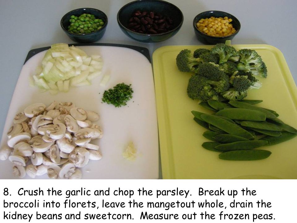 8. Crush the garlic and chop the parsley.
