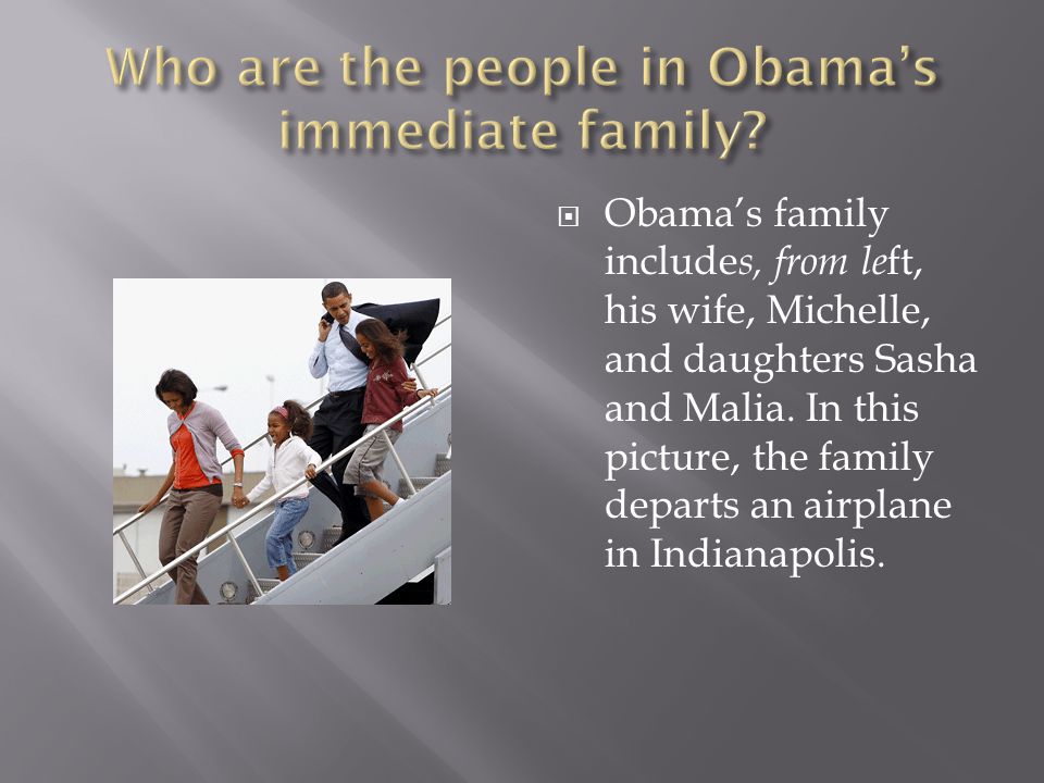  Obama’s family include s, from le ft, his wife, Michelle, and daughters Sasha and Malia.