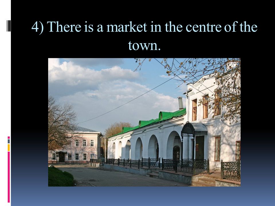 4) There is a market in the centre of the town.