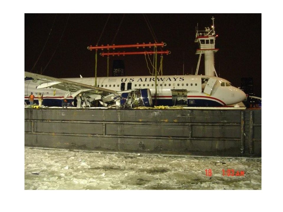 Hudson river plane crash. Авиакатастрофа на Гудзоне 2009. Экипаж рейса 1549. Аварийная посадка a320 на Гудзон. Самолёт Airbus a320 чудо на Гудзоне.