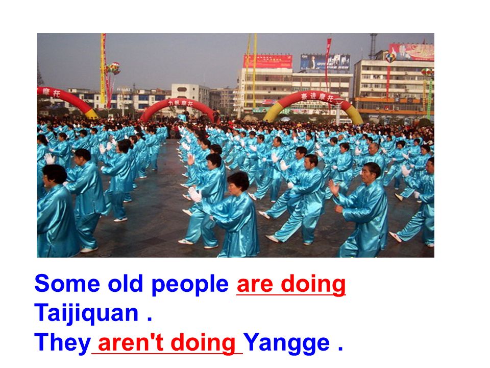 Some old people are doing Taijiquan. They aren t doing Yangge.