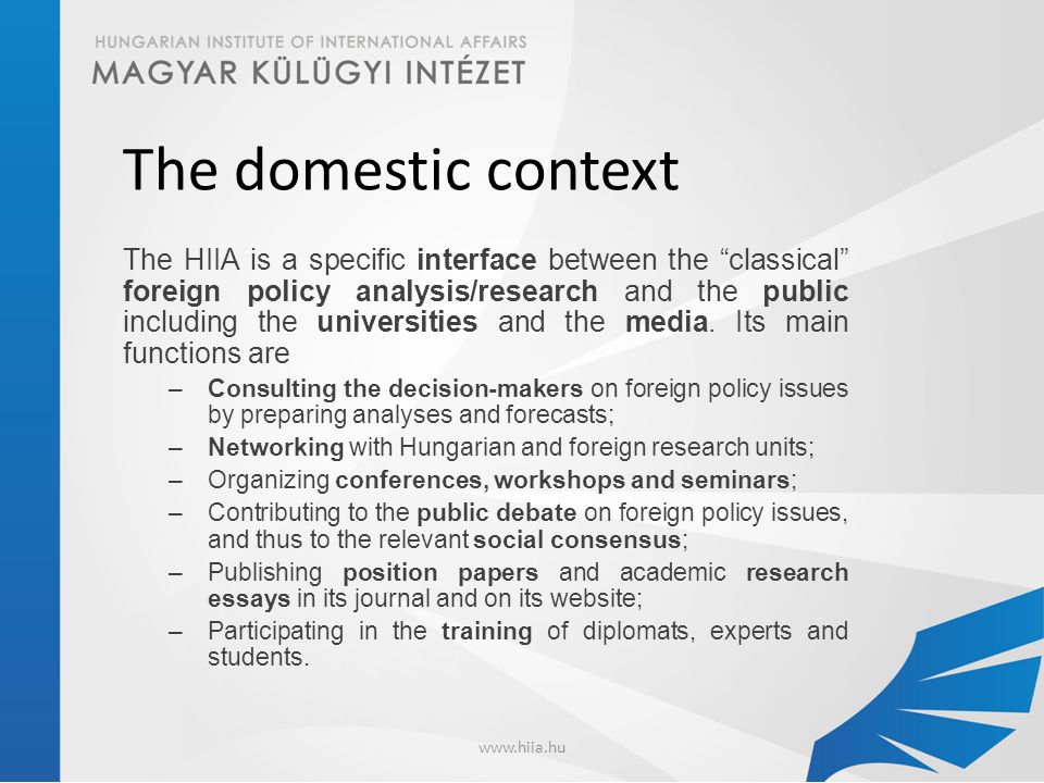 The domestic context The HIIA is a specific interface between the classical foreign policy analysis/research and the public including the universities and the media.
