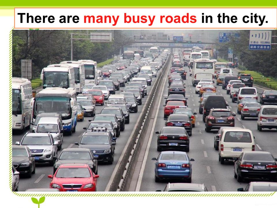 There are many busy roads in the city.