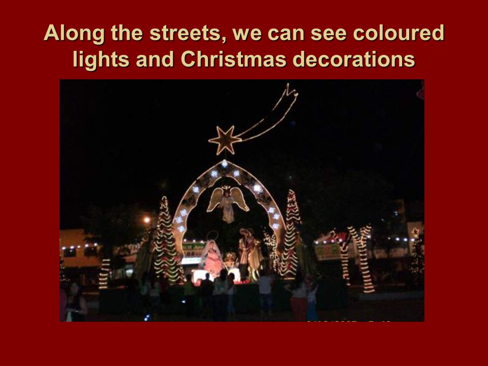Along the streets, we can see coloured lights and Christmas decorations